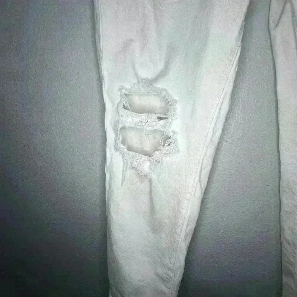 American Eagle Mom Straight Jean White Destroyed high rise stretch, Size 10